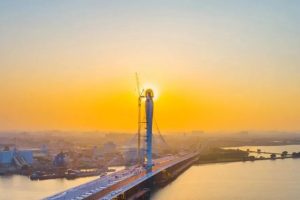 东莞市滨海湾大桥沥青路面施工