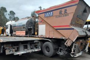 同步碎石封层车